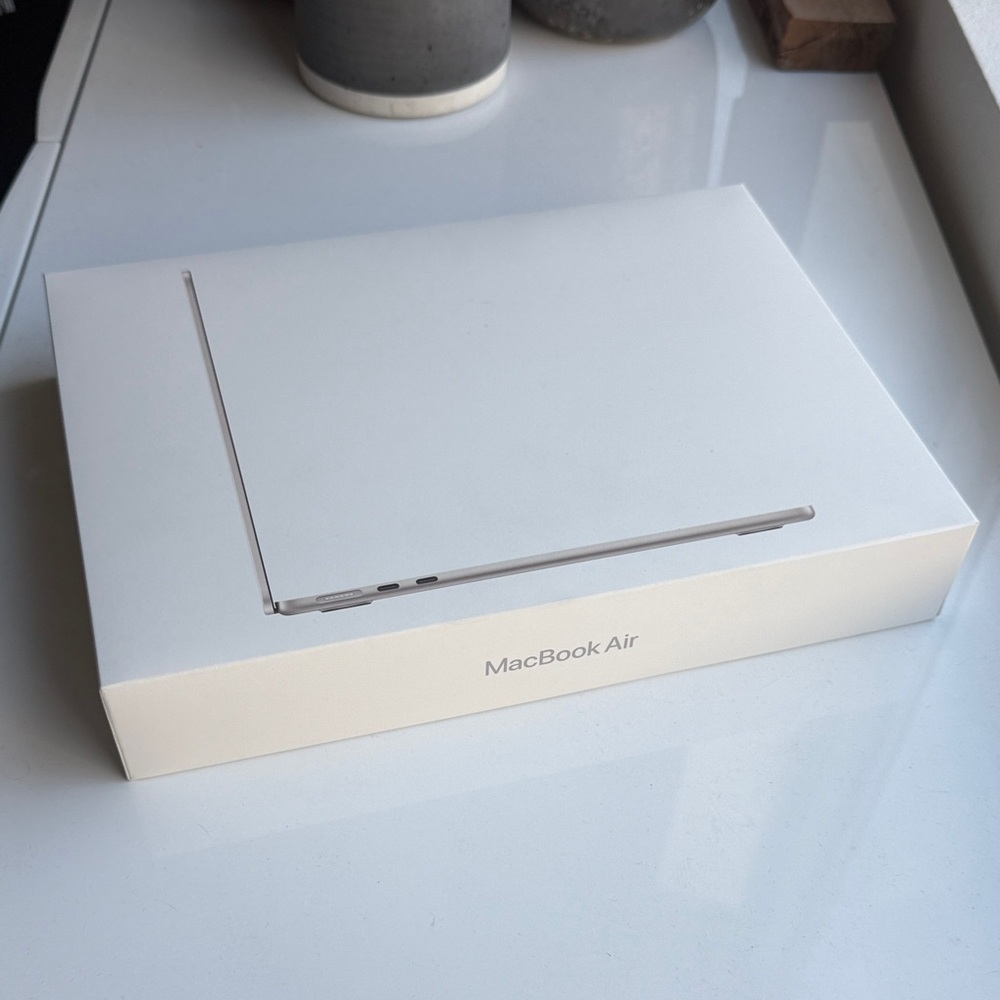 Apple MacBook Air M5 13” Box